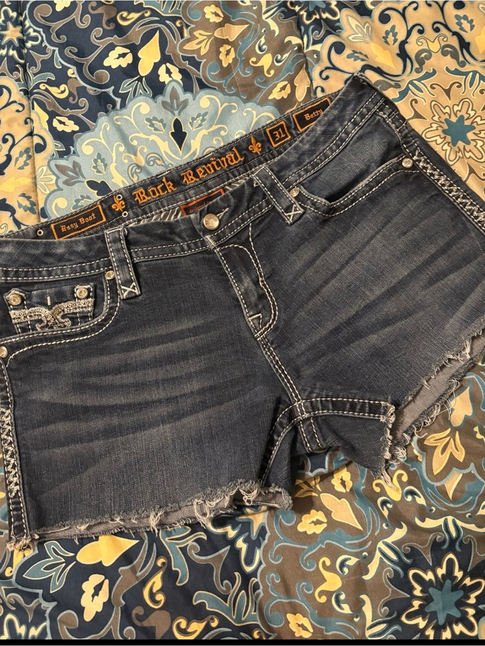 Rock Revival custom shorts size 31 easy boot